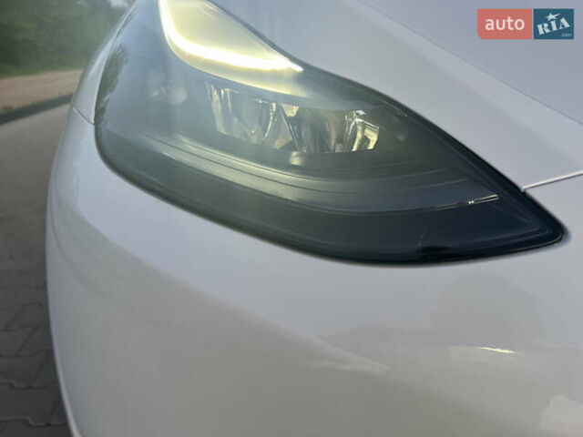 Белый Тесла Model Y, объемом двигателя 0 л и пробегом 8 тыс. км за 33000 $, фото 17 на Automoto.ua