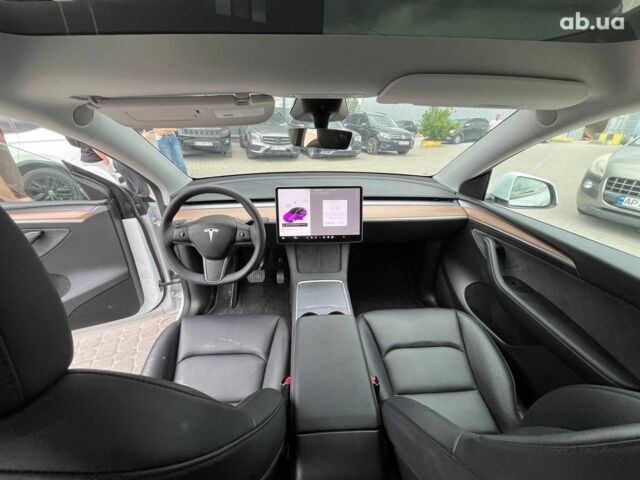 Белый Тесла Model Y, объемом двигателя 0 л и пробегом 33 тыс. км за 34890 $, фото 25 на Automoto.ua