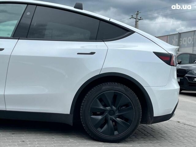 Белый Тесла Model Y, объемом двигателя 0 л и пробегом 33 тыс. км за 34890 $, фото 6 на Automoto.ua