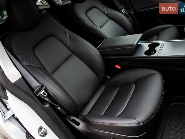 Білий Тесла Model Y, об'ємом двигуна 0 л та пробігом 11 тис. км за 30000 $, фото 37 на Automoto.ua