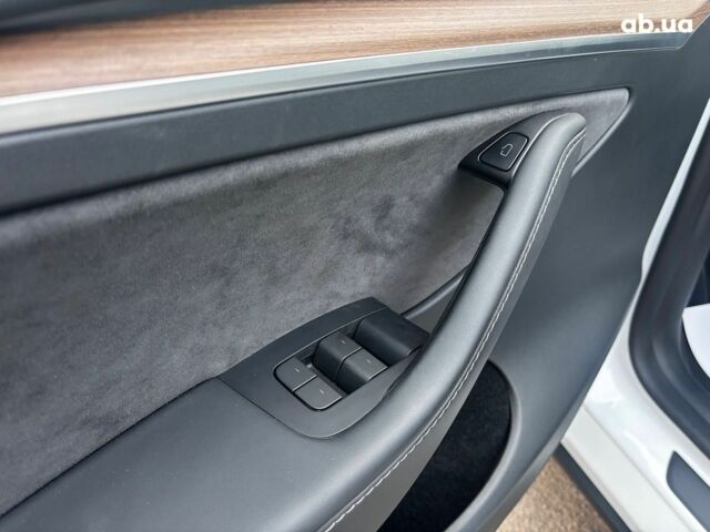 Белый Тесла Model Y, объемом двигателя 0 л и пробегом 25 тыс. км за 33290 $, фото 19 на Automoto.ua