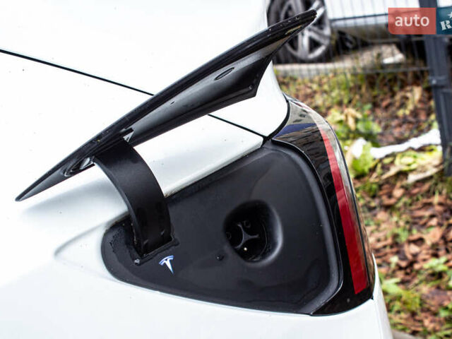 Білий Тесла Model Y, об'ємом двигуна 0 л та пробігом 11 тис. км за 30000 $, фото 26 на Automoto.ua