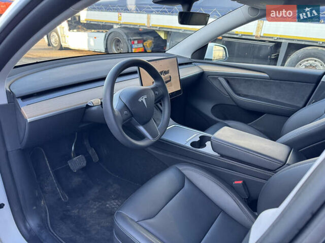 Білий Тесла Model Y, об'ємом двигуна 0 л та пробігом 47 тис. км за 23700 $, фото 7 на Automoto.ua