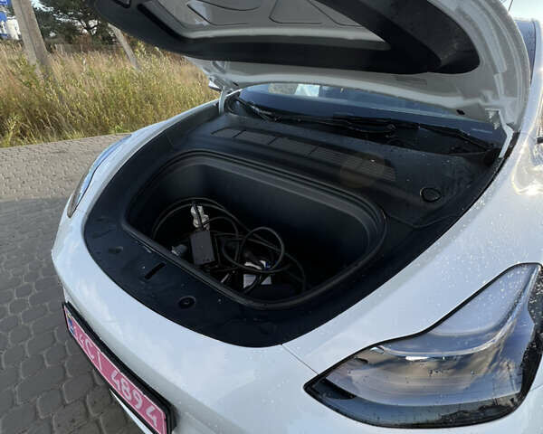Тесла Model Y 2024 у Жовкві на Automoto.ua Білий Тесла Model Y, об'ємом двигуна 0 л та пробігом 30 тис. км за 33000 $, фото 32 на Automoto.ua