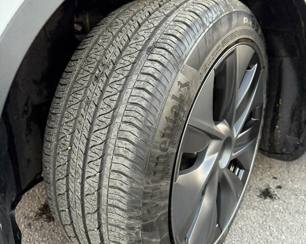 Белый Тесла Model Y, объемом двигателя 0 л и пробегом 17 тыс. км за 37500 $, фото 12 на Automoto.ua