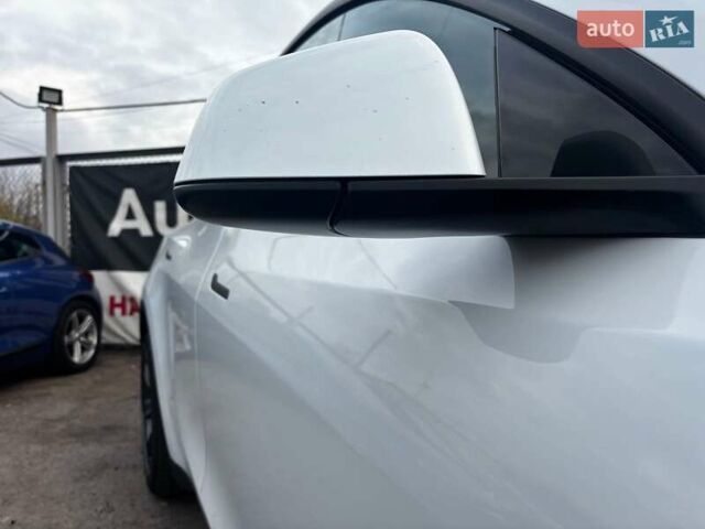 Белый Тесла Model Y, объемом двигателя 0 л и пробегом 25 тыс. км за 33290 $, фото 9 на Automoto.ua