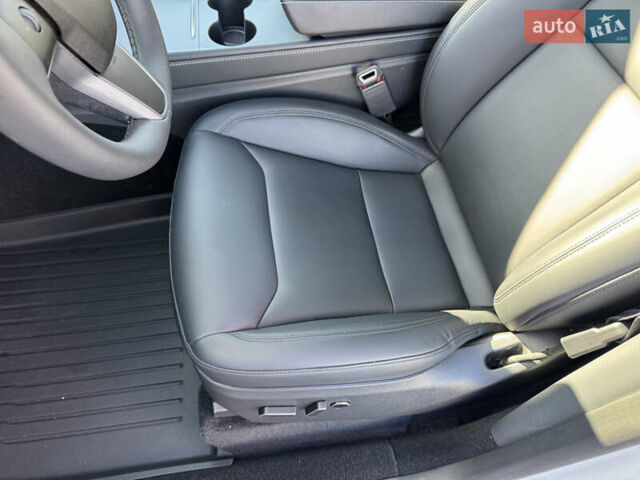 Белый Тесла Model Y, объемом двигателя 0 л и пробегом 26 тыс. км за 29900 $, фото 55 на Automoto.ua