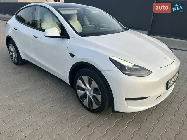 Белый Тесла Model Y, объемом двигателя 0 л и пробегом 8 тыс. км за 33000 $, фото 2 на Automoto.ua