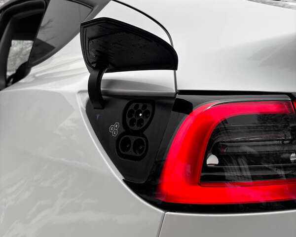 Белый Тесла Model Y, объемом двигателя 0 л и пробегом 16 тыс. км за 30999 $, фото 30 на Automoto.ua