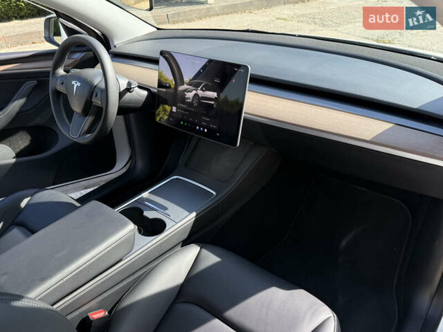 Белый Тесла Model Y, объемом двигателя 0 л и пробегом 13 тыс. км за 29500 $, фото 23 на Automoto.ua