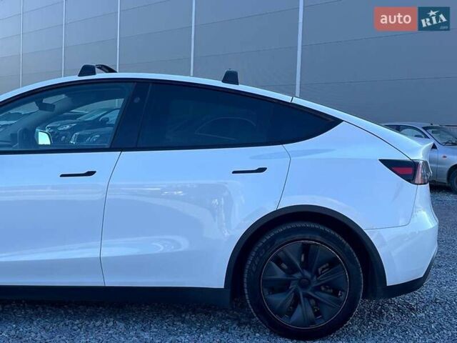 Белый Тесла Model Y, объемом двигателя 0 л и пробегом 34 тыс. км за 30890 $, фото 6 на Automoto.ua