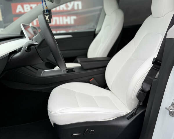 Белый Тесла Model Y, объемом двигателя 0 л и пробегом 23 тыс. км за 26500 $, фото 18 на Automoto.ua