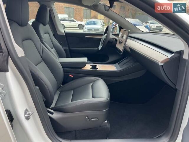 Белый Тесла Model Y, объемом двигателя 0 л и пробегом 2 тыс. км за 34500 $, фото 11 на Automoto.ua