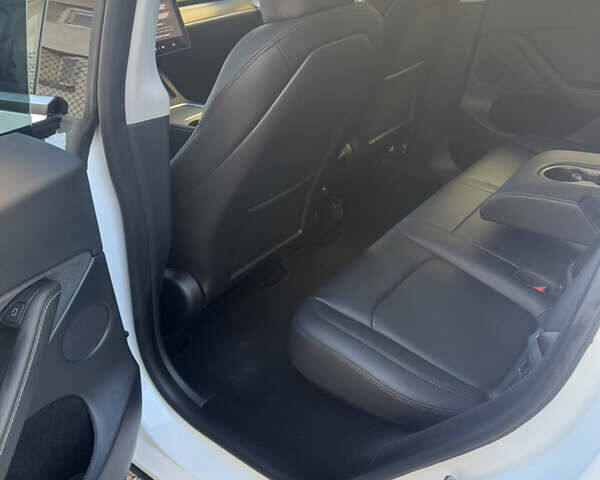 Білий Тесла Model Y, об'ємом двигуна 0 л та пробігом 10 тис. км за 31300 $, фото 7 на Automoto.ua