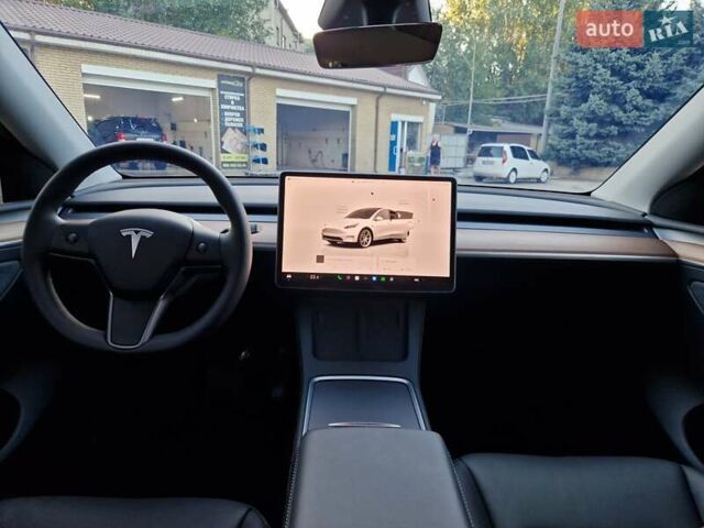 Білий Тесла Model Y, об'ємом двигуна 0 л та пробігом 23 тис. км за 30000 $, фото 20 на Automoto.ua