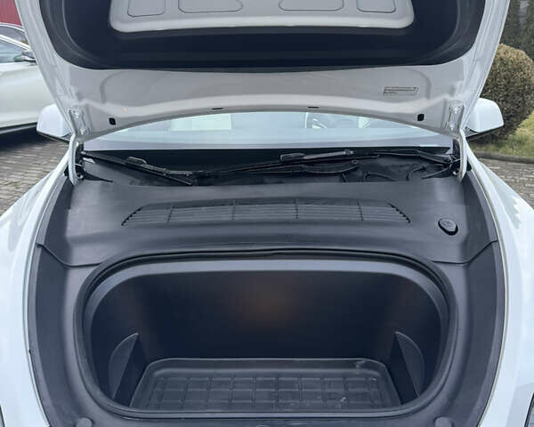 Білий Тесла Model Y, об'ємом двигуна 0 л та пробігом 8 тис. км за 34500 $, фото 19 на Automoto.ua