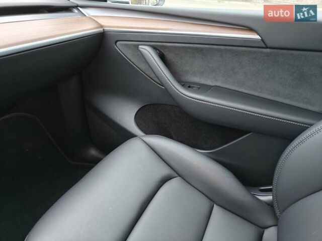 Белый Тесла Model Y, объемом двигателя 0 л и пробегом 18 тыс. км за 29000 $, фото 26 на Automoto.ua