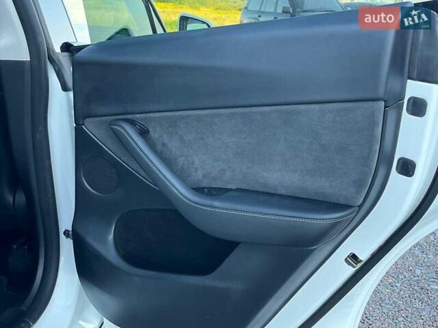 Белый Тесла Model Y, объемом двигателя 0 л и пробегом 34 тыс. км за 31440 $, фото 25 на Automoto.ua