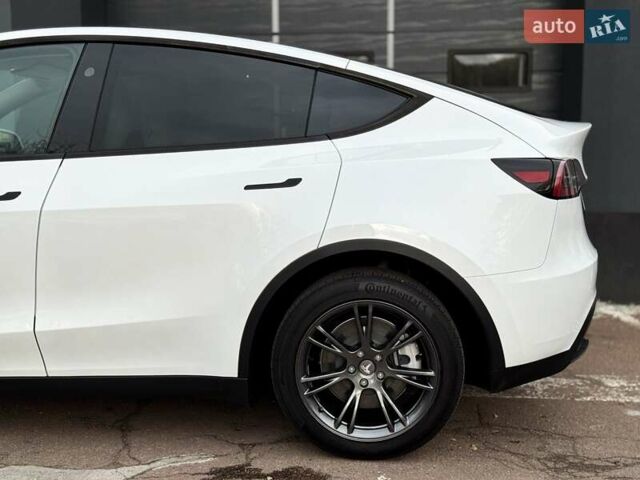 Белый Тесла Model Y, объемом двигателя 0 л и пробегом 6 тыс. км за 36500 $, фото 6 на Automoto.ua