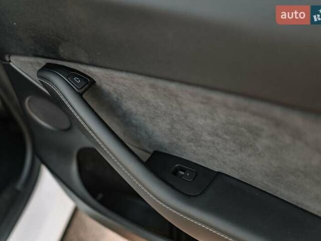 Білий Тесла Model Y, об'ємом двигуна 0 л та пробігом 5 тис. км за 29900 $, фото 25 на Automoto.ua