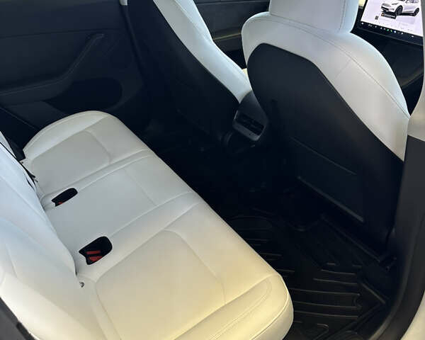Белый Тесла Model Y, объемом двигателя 0 л и пробегом 22 тыс. км за 34500 $, фото 23 на Automoto.ua