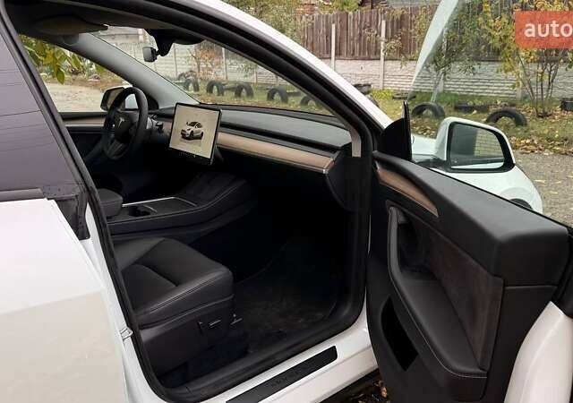 Белый Тесла Model Y, объемом двигателя 0 л и пробегом 20 тыс. км за 31500 $, фото 8 на Automoto.ua