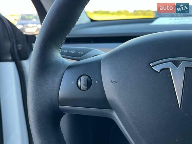 Белый Тесла Model Y, объемом двигателя 0 л и пробегом 34 тыс. км за 30890 $, фото 41 на Automoto.ua