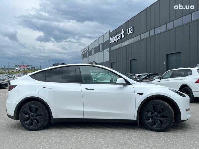 Белый Тесла Model Y, объемом двигателя 0 л и пробегом 33 тыс. км за 34890 $, фото 11 на Automoto.ua