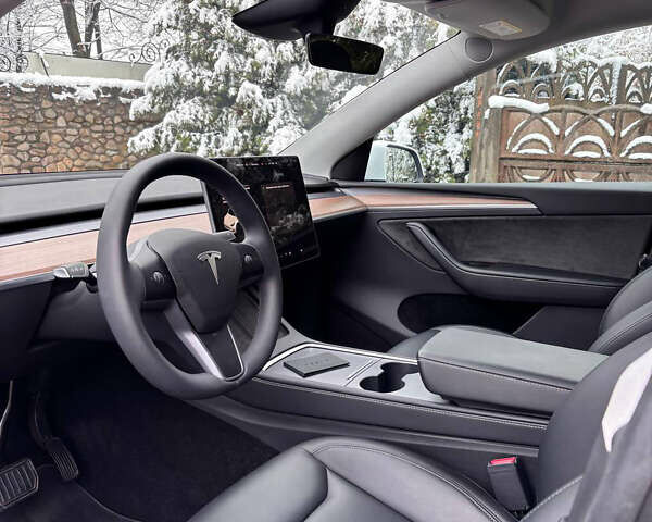 Белый Тесла Model Y, объемом двигателя 0 л и пробегом 16 тыс. км за 30999 $, фото 64 на Automoto.ua