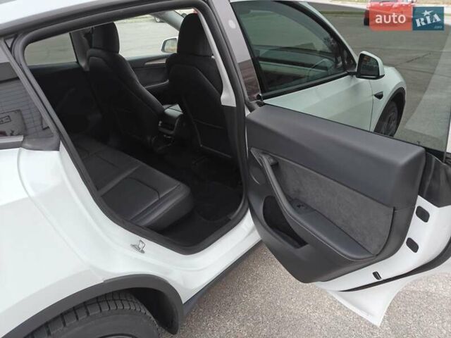 Белый Тесла Model Y, объемом двигателя 0 л и пробегом 18 тыс. км за 29000 $, фото 32 на Automoto.ua