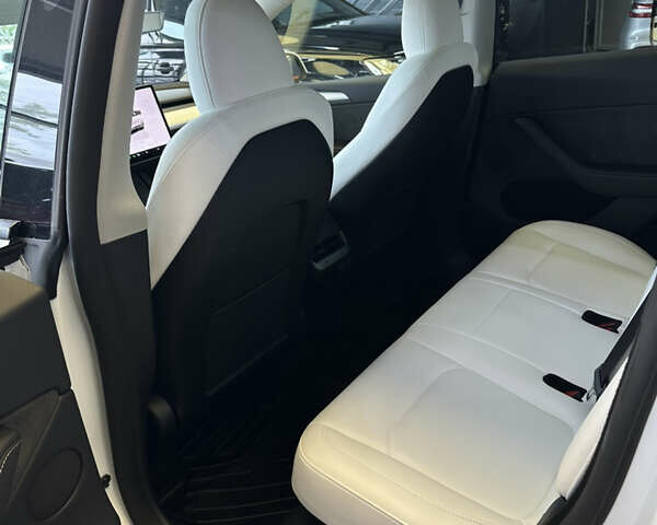 Белый Тесла Model Y, объемом двигателя 0 л и пробегом 22 тыс. км за 34500 $, фото 20 на Automoto.ua