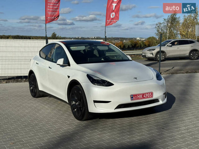 Белый Тесла Model Y, объемом двигателя 0 л и пробегом 26 тыс. км за 29900 $, фото 68 на Automoto.ua