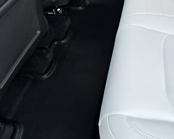 Белый Тесла Model Y, объемом двигателя 0 л и пробегом 17 тыс. км за 37500 $, фото 10 на Automoto.ua