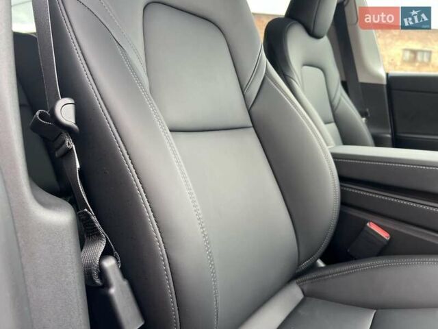 Белый Тесла Model Y, объемом двигателя 0 л и пробегом 2 тыс. км за 34500 $, фото 13 на Automoto.ua