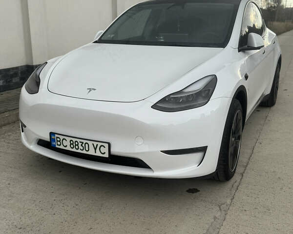 Білий Тесла Model Y, об'ємом двигуна 0 л та пробігом 10 тис. км за 31300 $, фото 2 на Automoto.ua