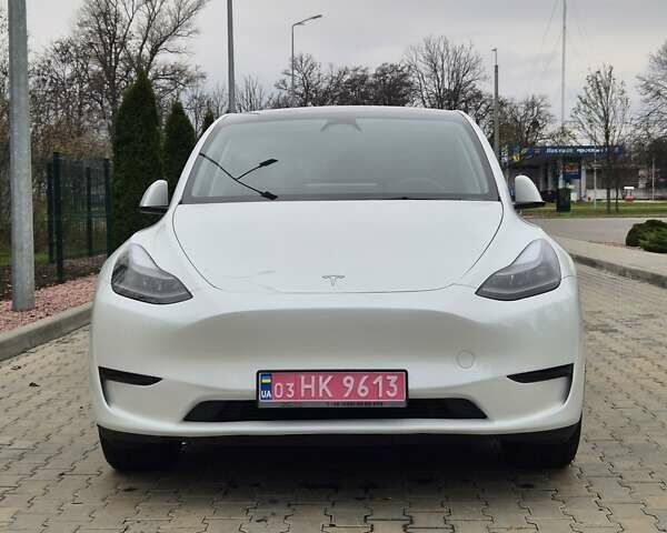 Білий Тесла Model Y, об'ємом двигуна 0 л та пробігом 26 тис. км за 25500 $, фото 1 на Automoto.ua