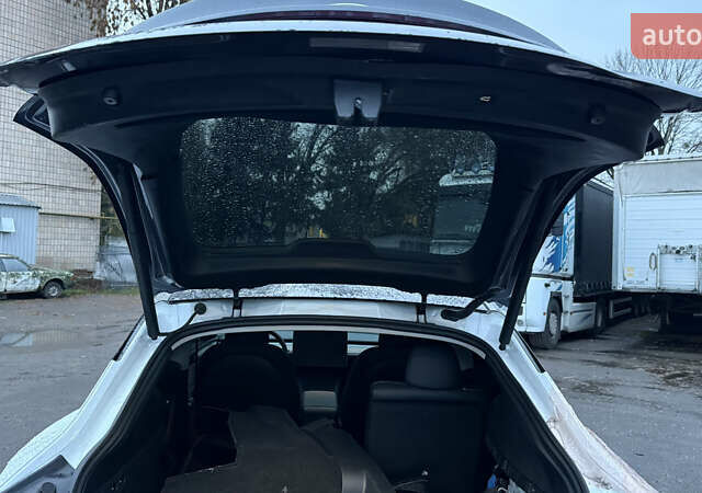 Білий Тесла Model Y, об'ємом двигуна 0 л та пробігом 96 тис. км за 19900 $, фото 19 на Automoto.ua