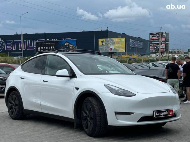 Белый Тесла Model Y, объемом двигателя 0 л и пробегом 33 тыс. км за 34890 $, фото 3 на Automoto.ua
