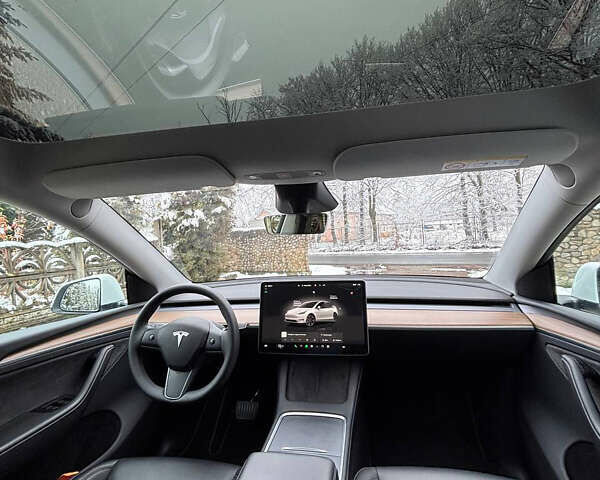 Белый Тесла Model Y, объемом двигателя 0 л и пробегом 16 тыс. км за 30999 $, фото 74 на Automoto.ua