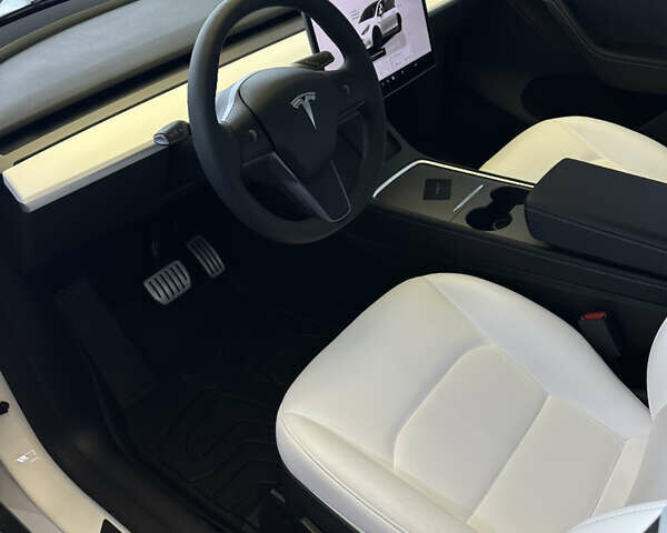 Белый Тесла Model Y, объемом двигателя 0 л и пробегом 22 тыс. км за 34500 $, фото 15 на Automoto.ua