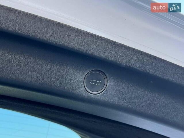 Белый Тесла Model Y, объемом двигателя 0 л и пробегом 34 тыс. км за 30890 $, фото 27 на Automoto.ua