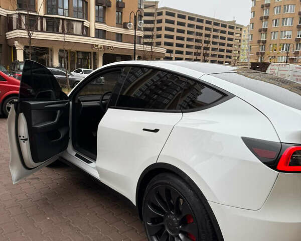 Белый Тесла Model Y, объемом двигателя 0 л и пробегом 17 тыс. км за 31300 $, фото 7 на Automoto.ua