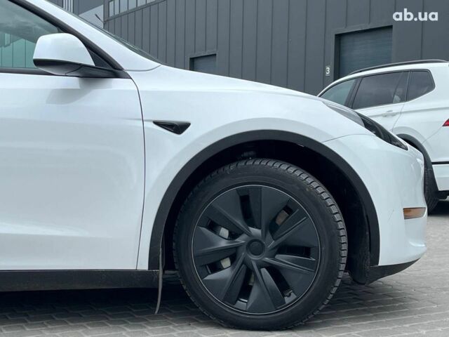Белый Тесла Model Y, объемом двигателя 0 л и пробегом 33 тыс. км за 34890 $, фото 12 на Automoto.ua