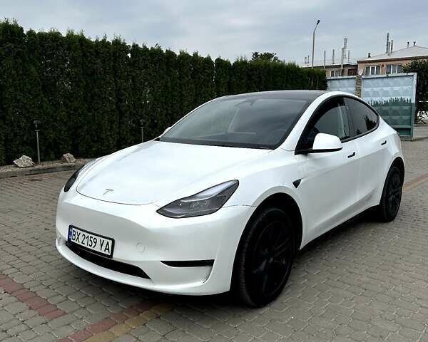 Белый Тесла Model Y, объемом двигателя 0 л и пробегом 5 тыс. км за 29999 $, фото 3 на Automoto.ua