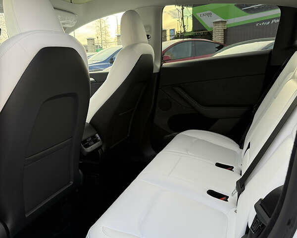 Белый Тесла Model Y, объемом двигателя 0 л и пробегом 1 тыс. км за 42500 $, фото 26 на Automoto.ua