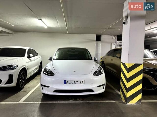 Белый Тесла Model Y, объемом двигателя 0 л и пробегом 3 тыс. км за 34498 $, фото 36 на Automoto.ua