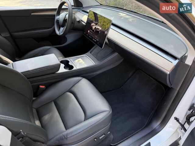 Белый Тесла Model Y, объемом двигателя 0 л и пробегом 13 тыс. км за 29500 $, фото 17 на Automoto.ua