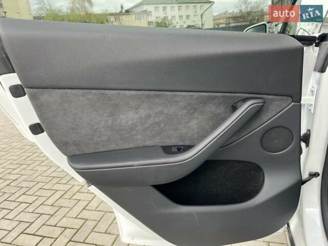 Белый Тесла Model Y, объемом двигателя 0 л и пробегом 2 тыс. км за 34500 $, фото 25 на Automoto.ua