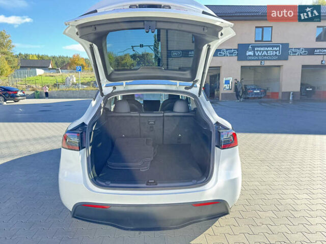 Белый Тесла Model Y, объемом двигателя 0 л и пробегом 26 тыс. км за 29900 $, фото 20 на Automoto.ua
