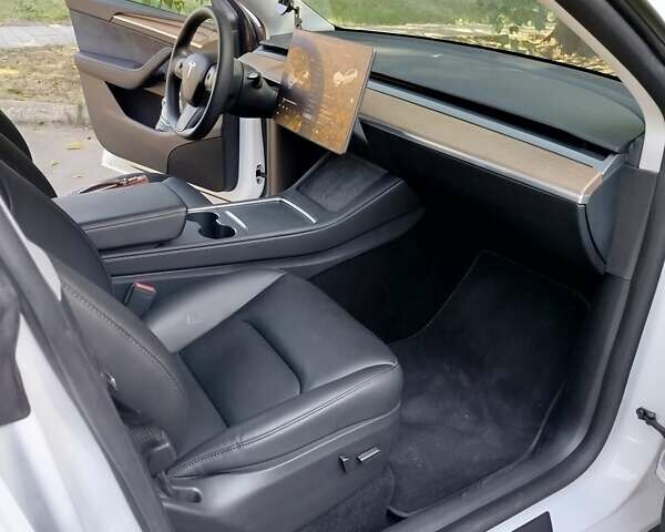 Білий Тесла Model Y, об'ємом двигуна 0 л та пробігом 25 тис. км за 32500 $, фото 13 на Automoto.ua